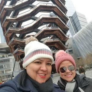 Meet your Posher, Esteph scaniom